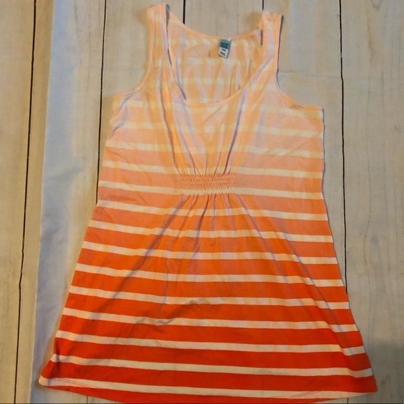 Old Navy Tops - Old navy maternity tank top Old Navy Tops - Old navy maternity tank top